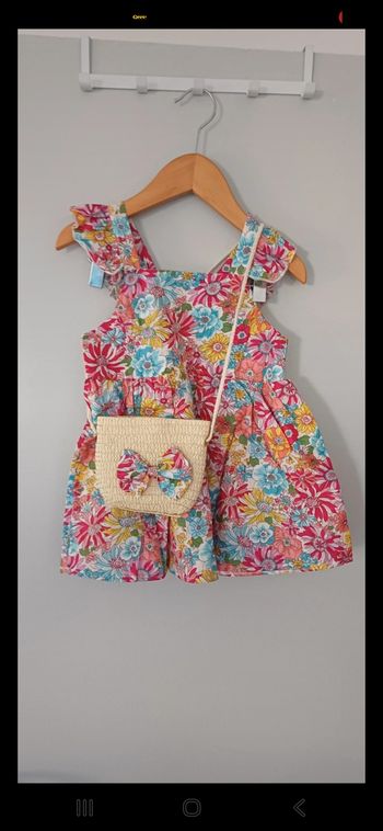 Adorable robe d’été fleurie avec sac assorti