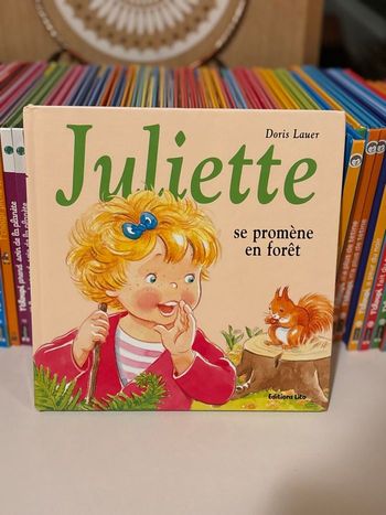 Juliette se promène en forêt 