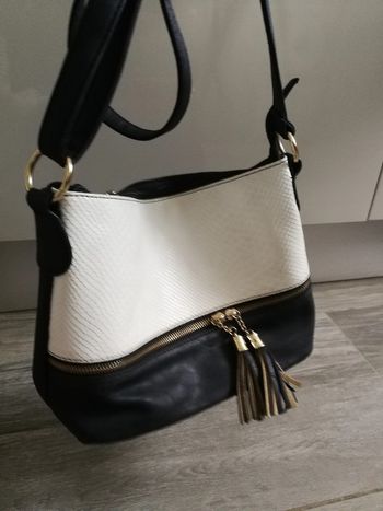Sac noir et blanc à bandoulière