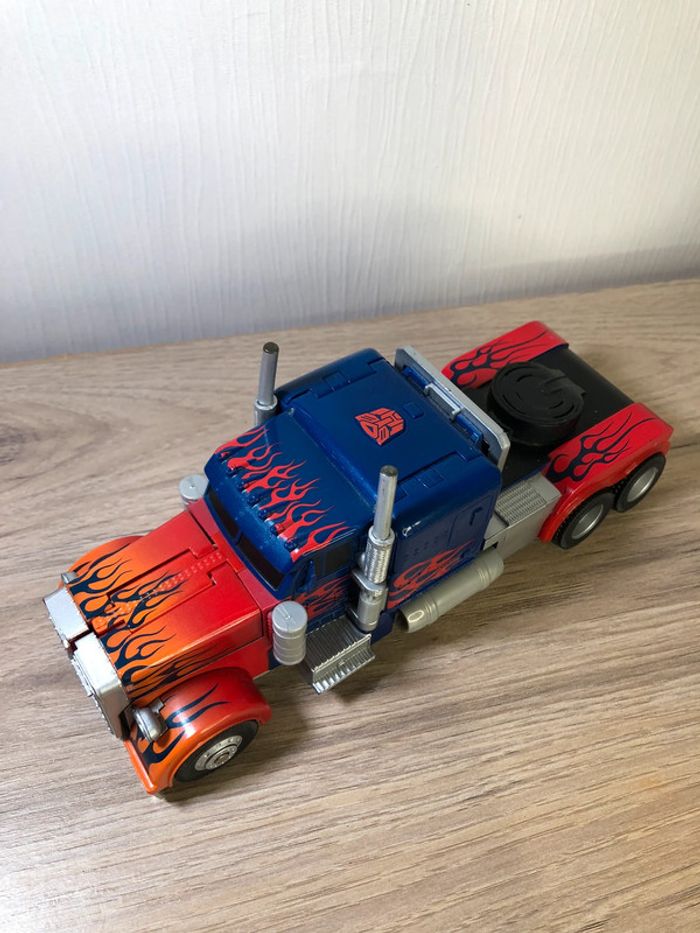 Figurine Transformers 2010 hasro optimus prime camion transformable - photo numéro 6