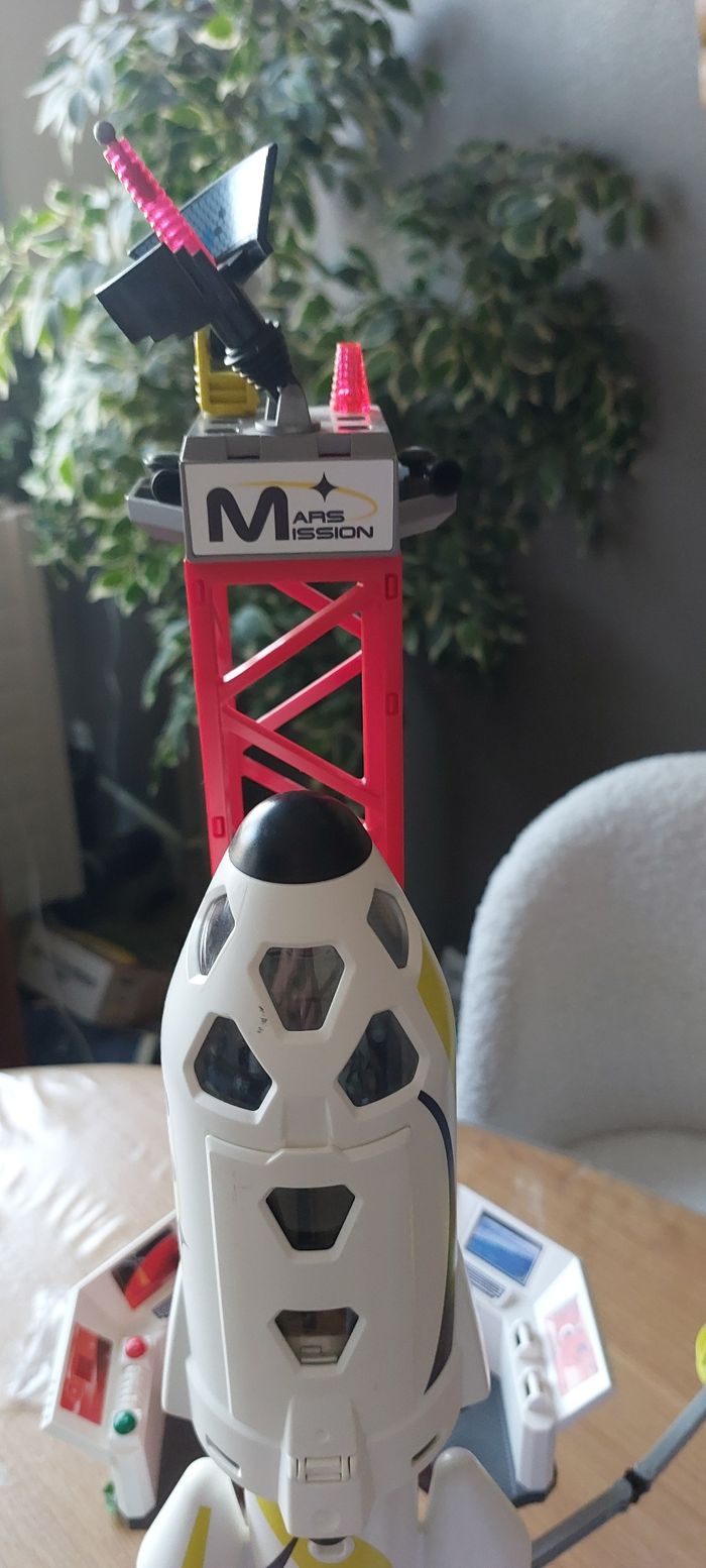 Fusée et plateforme de lancement Playmobil - photo numéro 3