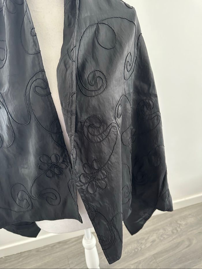 Châle étole noir broderies fleurs Vintage 75x140cm - photo numéro 3