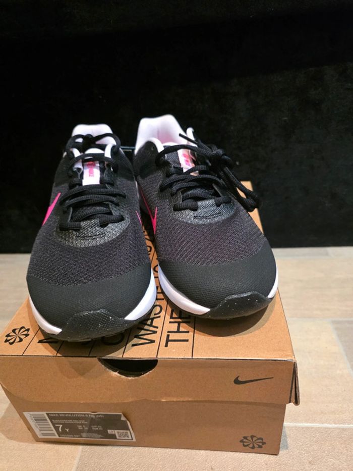 Nike Révolution 40 Neuves - photo numéro 3