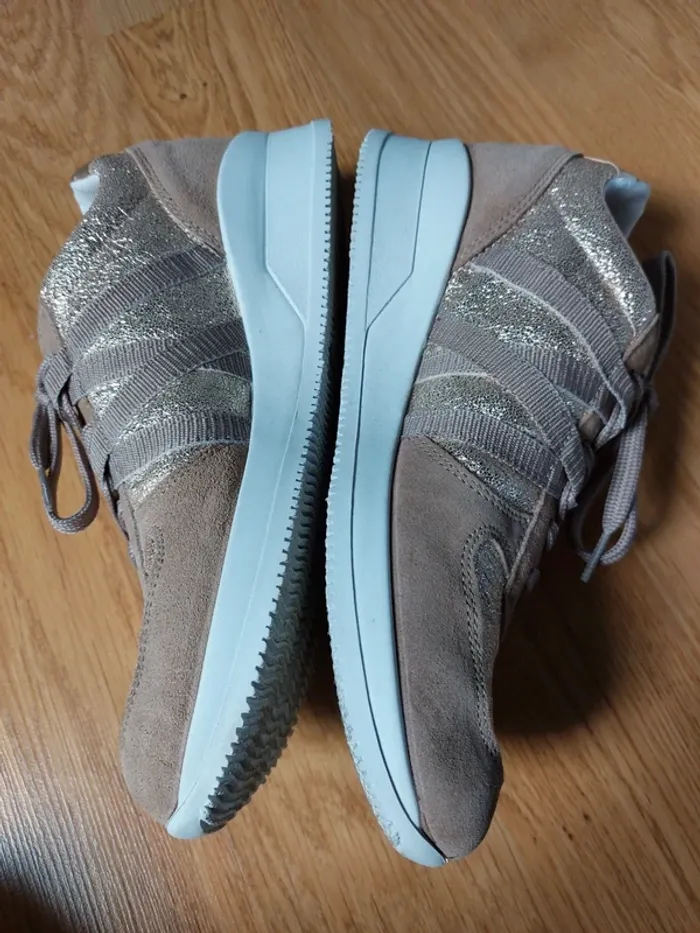 Sneakers suedine et paillettes dorée - photo numéro 5