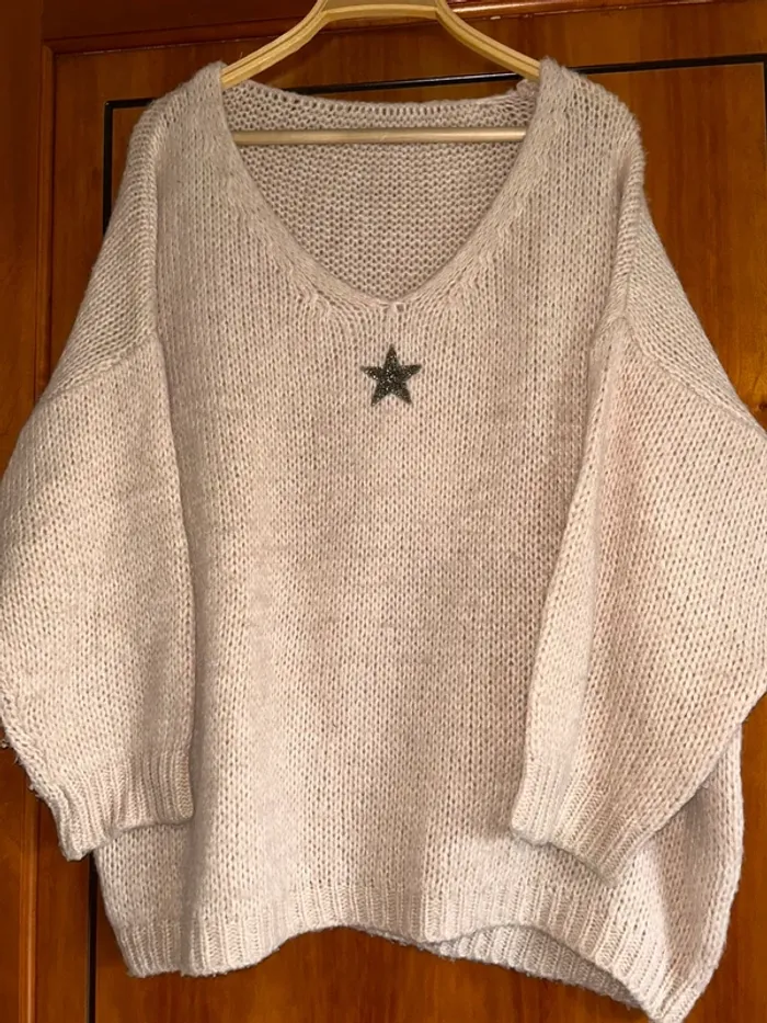 Pull beige rosé col v taille unique