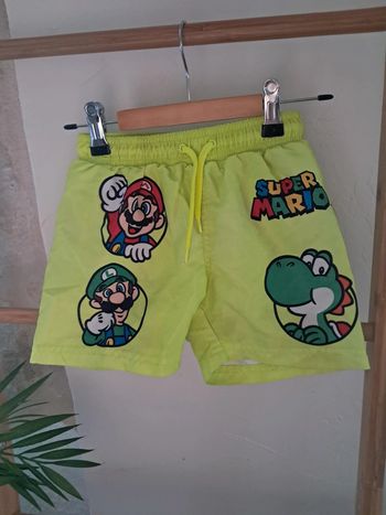 Short Mario 4 ans jaune fluo très bon état