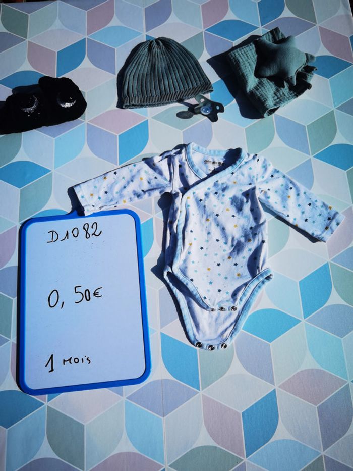 D1082 - body garçon 1 mois