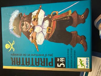 Jeu de cartes à jouer Djeco Piratatak jeu de stratégie cartes pour enfants