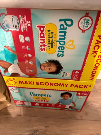 2 carton couches Pampers Premium protection pants taille 4 