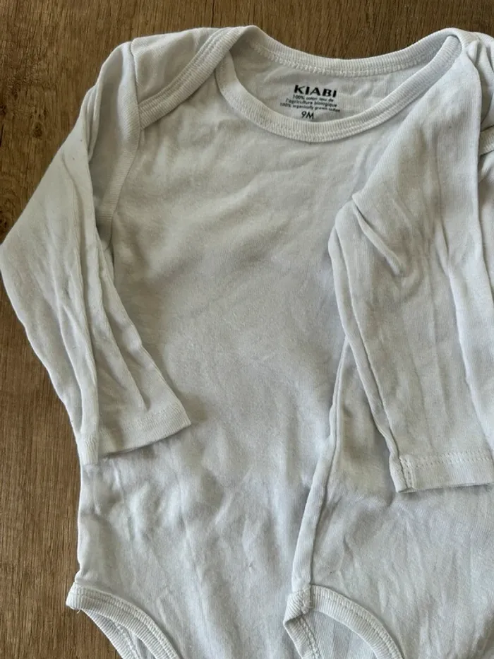 Lot 2 bodies blanc 9 mois - photo numéro 5
