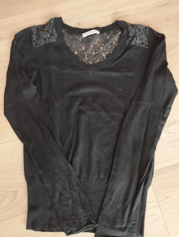 Pull noir col en V dentelle dans le dos Kookaï S