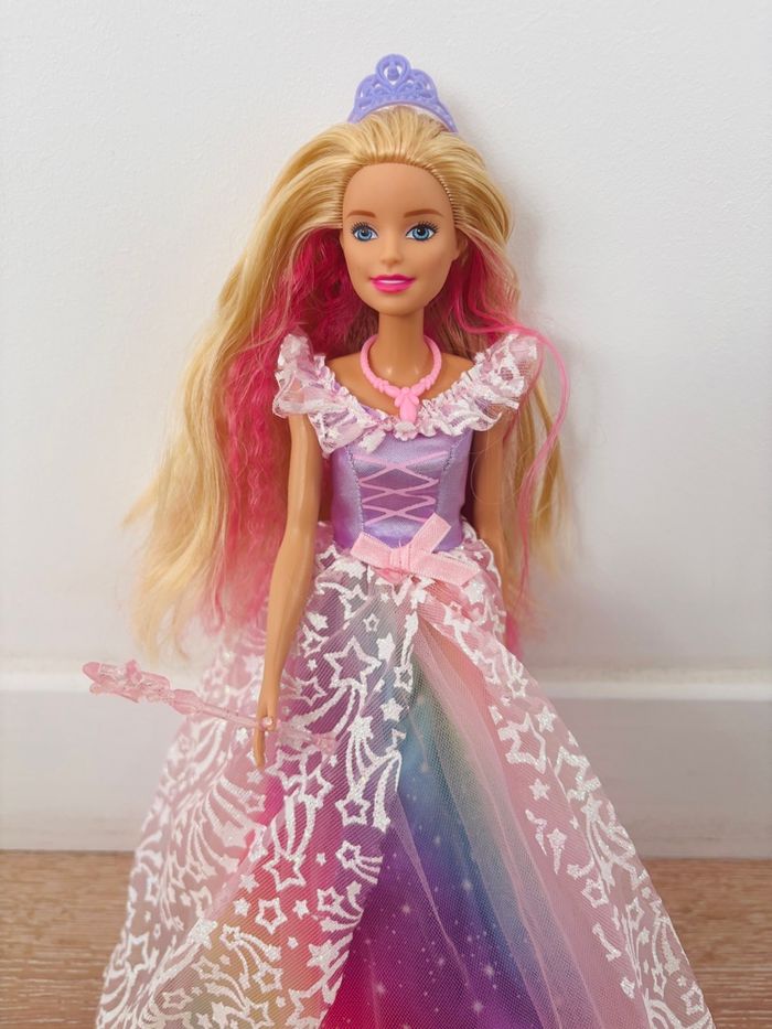 Barbie Dreamtopia poupée Princesse de Rêves avec brosse et accessoires