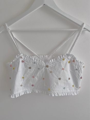 Crop top Zara trafaluc taille S en 100% coton avec perles brodées en forme de fleurs 🌸