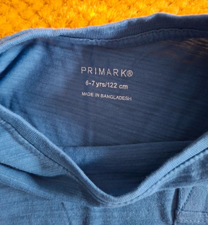Lot de 2 t-shirts garçon Primark 6-7 ans (122cm) - très bon état - photo numéro 3