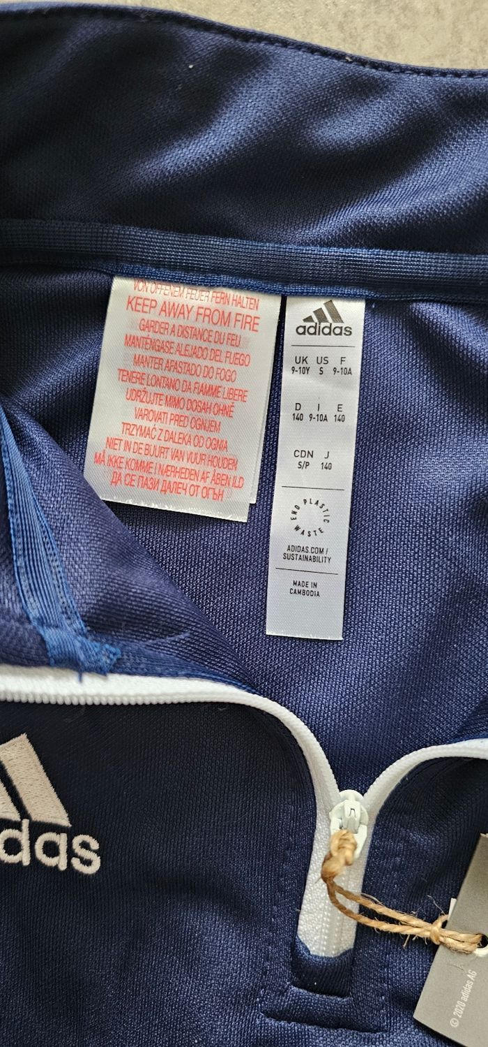 Sweat / haut de sport Adidas bleu marine – Neuf avec étiquette – Taille 9/10 ans - photo numéro 4