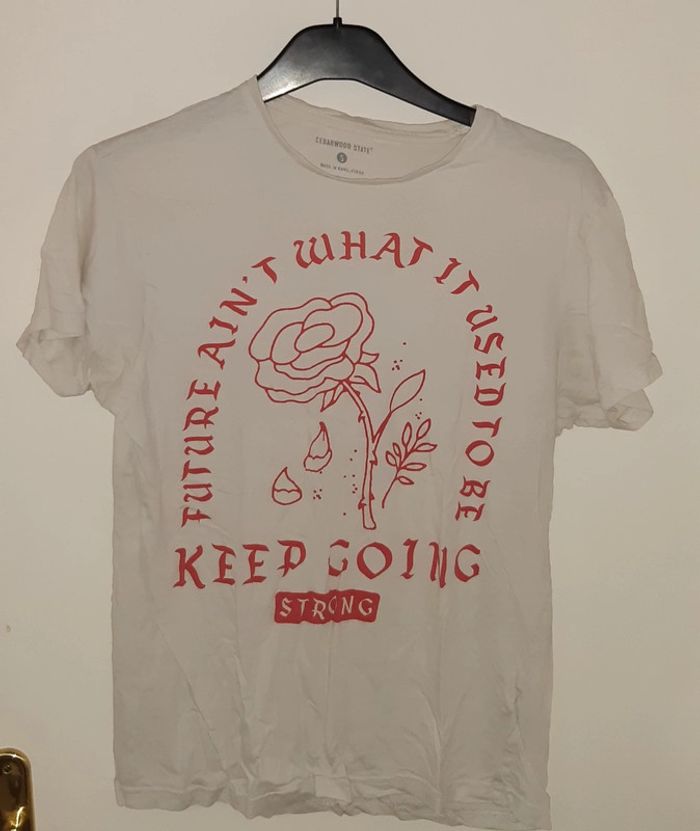 T-shirt blanc avec rose