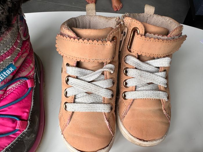Lot de 4 paires de chaussures et bottes de neige taille 20 a 22 zara, kiabi et autres - photo numéro 5