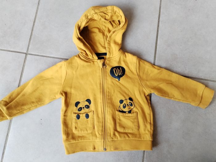 Sweat à capuche Kiabi, taille 24 mois