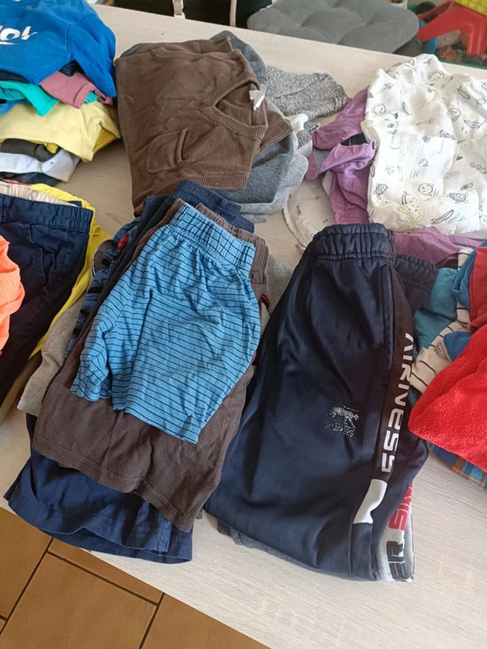 Lot vêtements garçon 6 ans - photo numéro 2