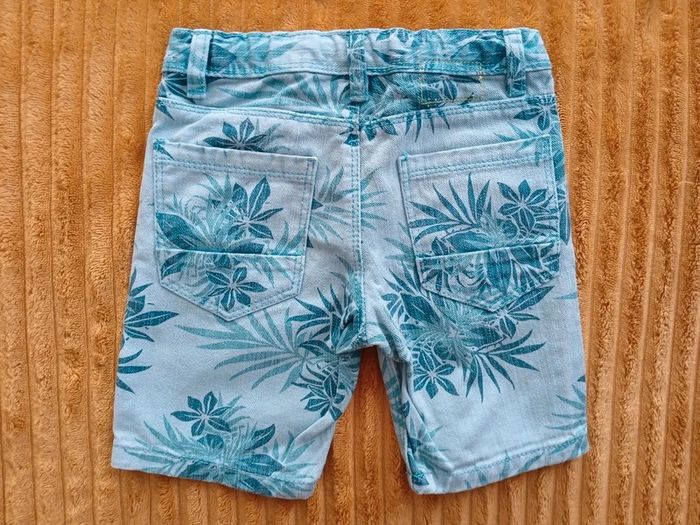 Short motif floral garçon taille 4 ans - photo numéro 2