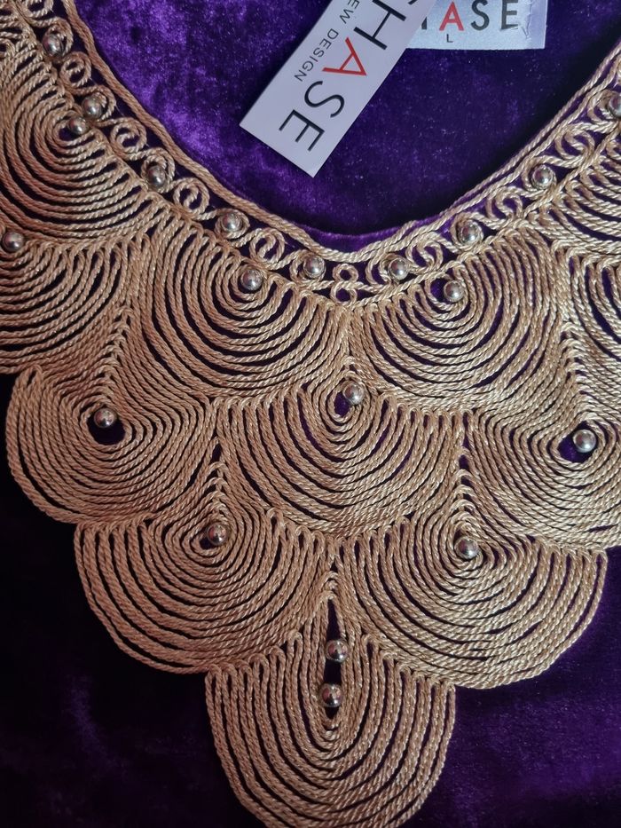 Superbe robe orientale en velours violet Chase Oversize du 42 au 52 neuve avec étiquette - photo numéro 8
