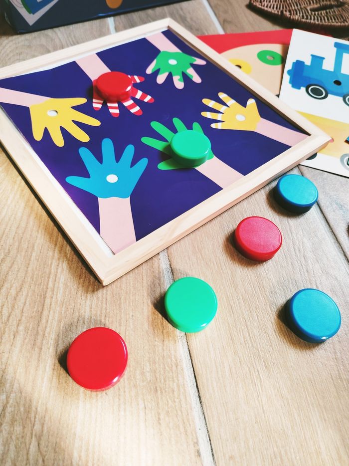 🌈Jeu des couleurs Montessori avec divers dessins et pions aimantés - photo numéro 2