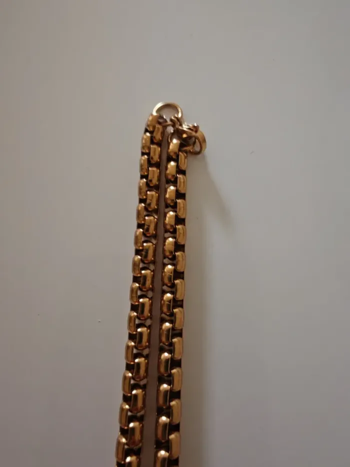 Collier chaîne gourmette dorée à maillons carrés 💎 Élégance vintage, tendance - photo numéro 3