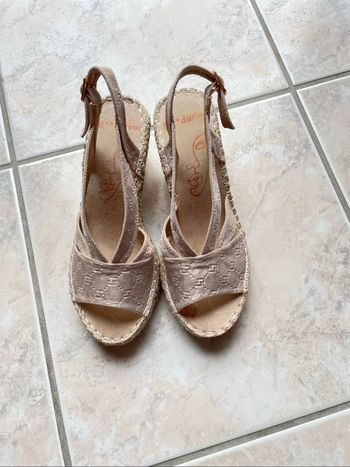 Chaussures à talons compensées