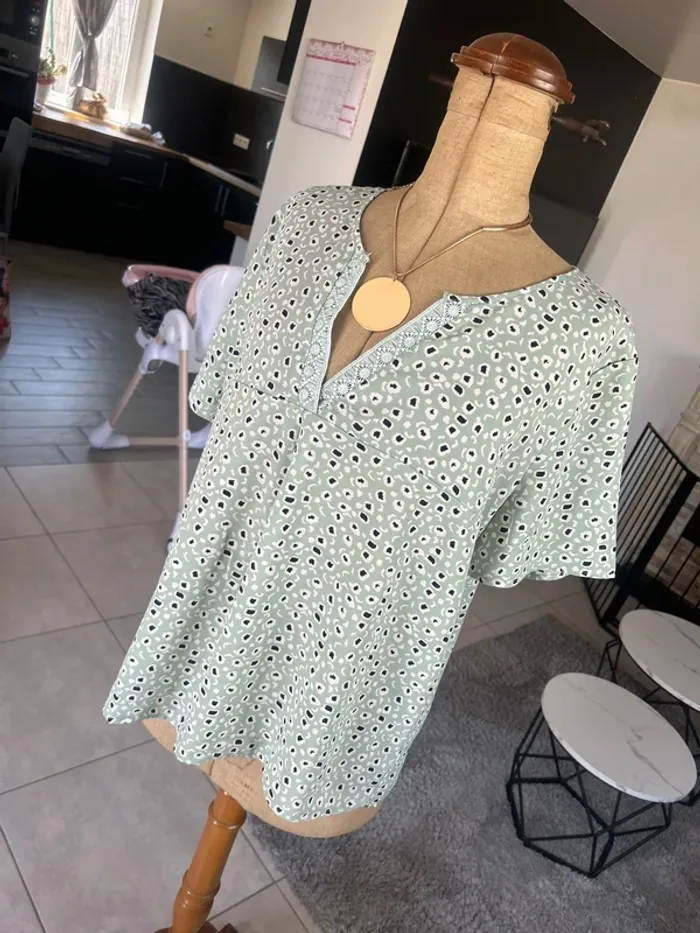 Tshirt blouse femme taille 46