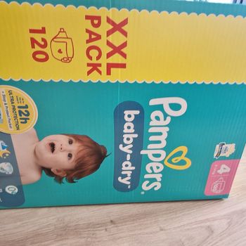 Carton couches pampers taille 4