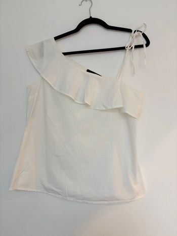 Top asymétrique blanc à volant Atmosphere – taille 42