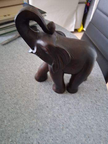 Éléphant africain enbois marron