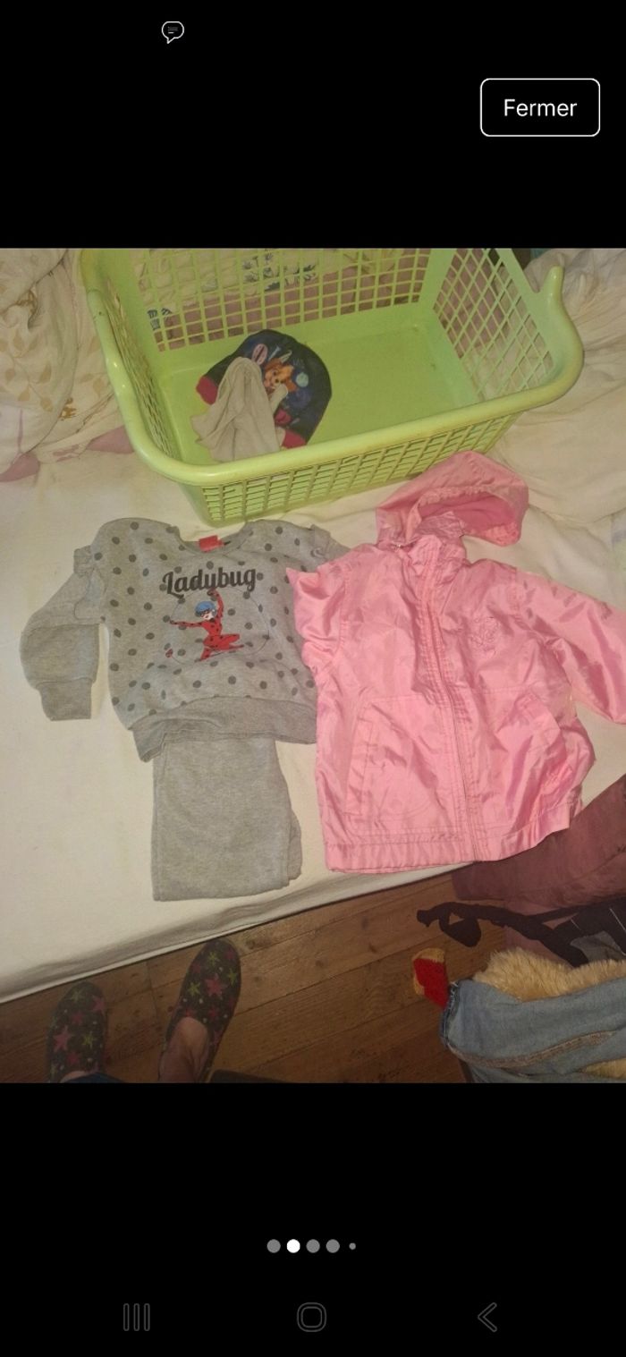 Lot vêtements fille 4 ans - photo numéro 2