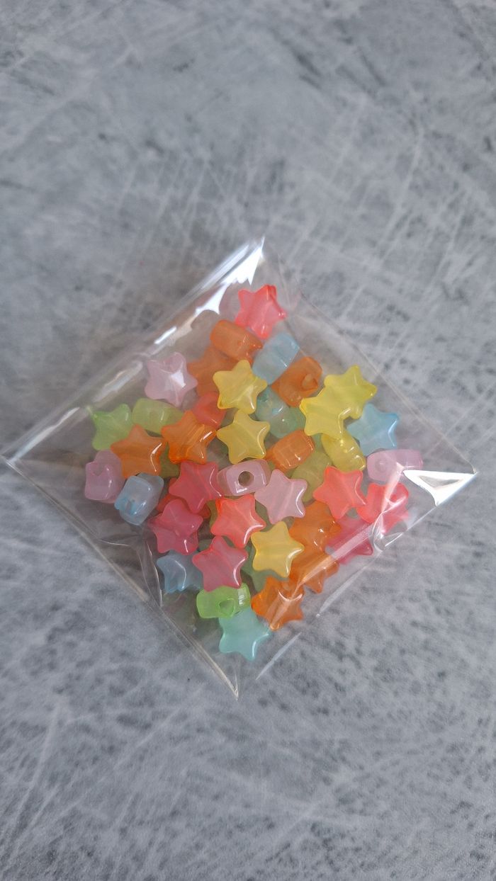 Perles étoiles multicolores