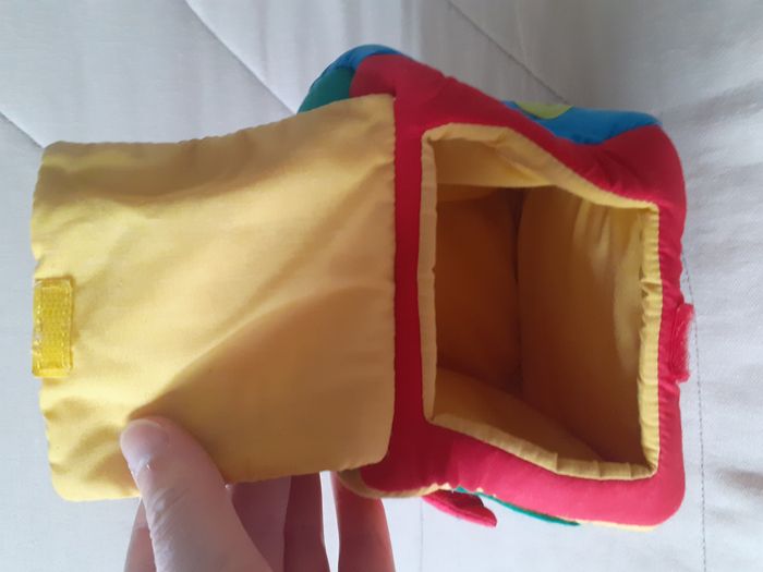 Peluche ou Cube d'activité en forme de maison en tissu à toucher - jeu d'éveil - photo numéro 5