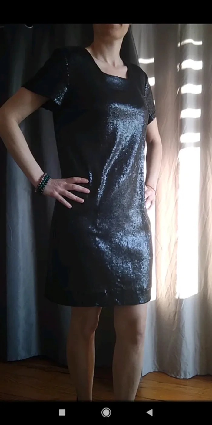 Robe noir à sequins