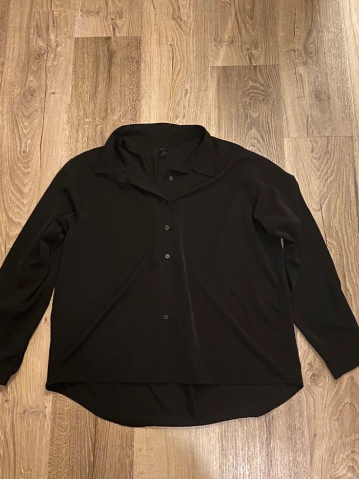 chemise lisse noire à boutons shein taille L