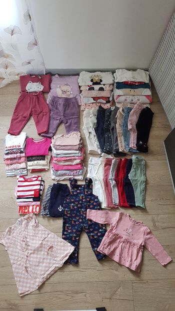 Gros lot de vêtements bébé fille 9 mois (57  pièces).  Prix négociable
