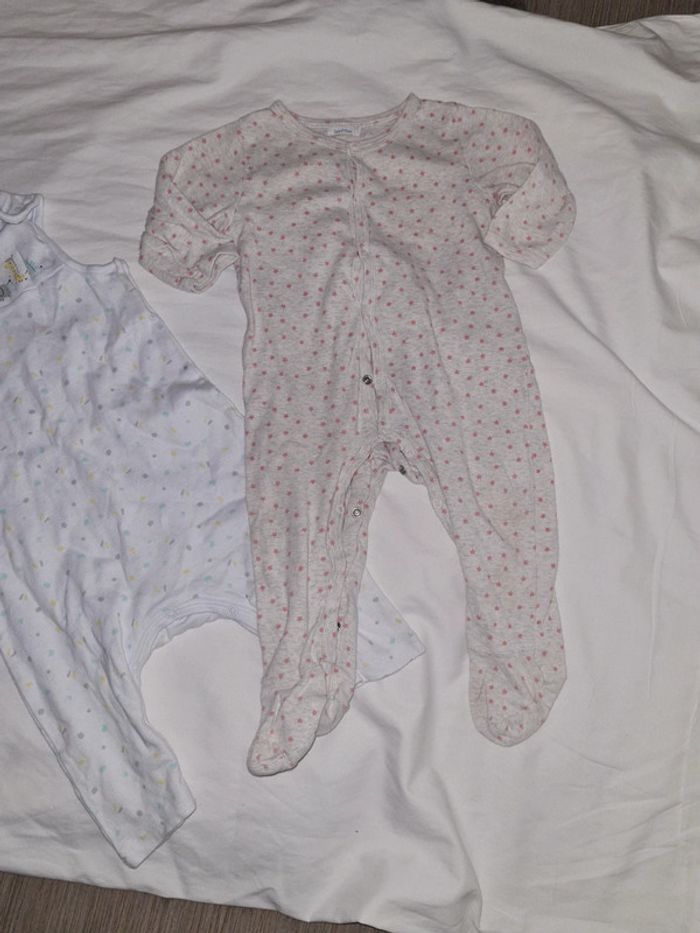 Lot 2 pyjamas léger 12 mois très bon etat - photo numéro 3