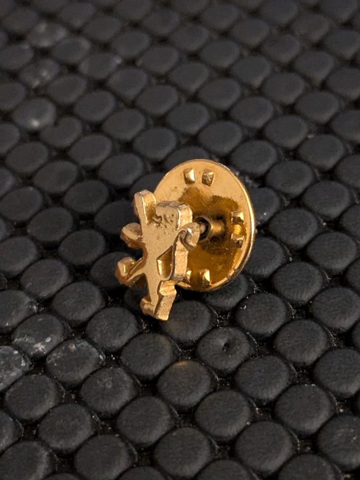 Micro-pin's logo Peugeot doré - photo numéro 3