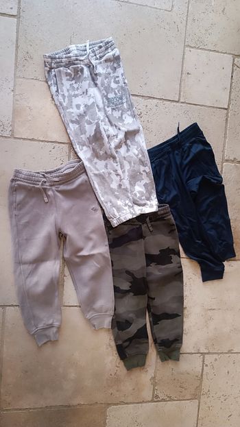 Lot jogging garçon 5/6 ans