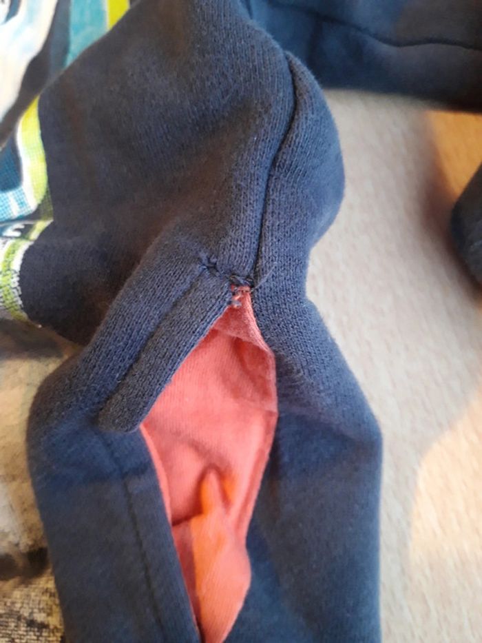 Sweatshirt à capuche 5/6 ans - photo numéro 4