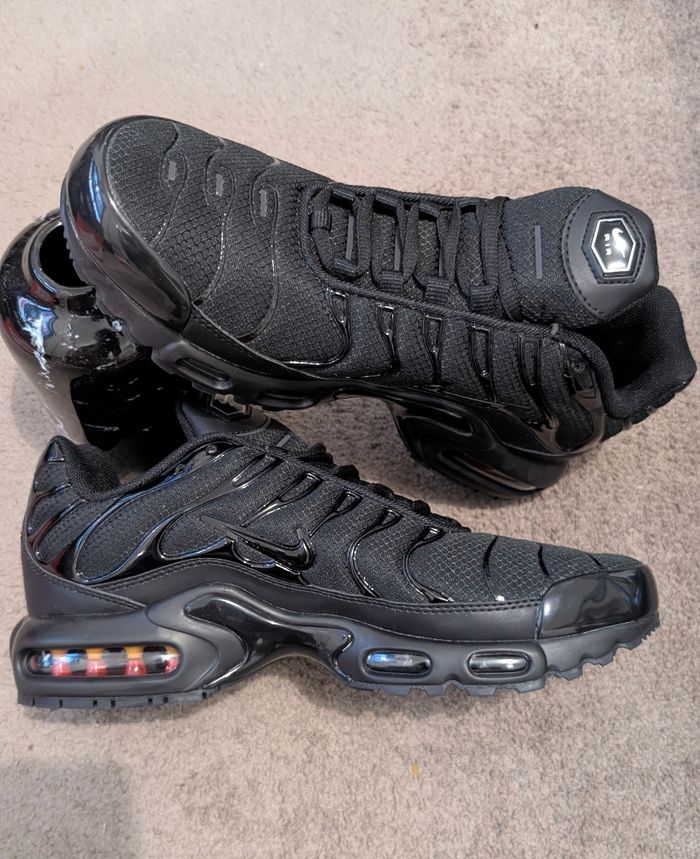 Nike Air Max Plus Triple Noir - photo numéro 4