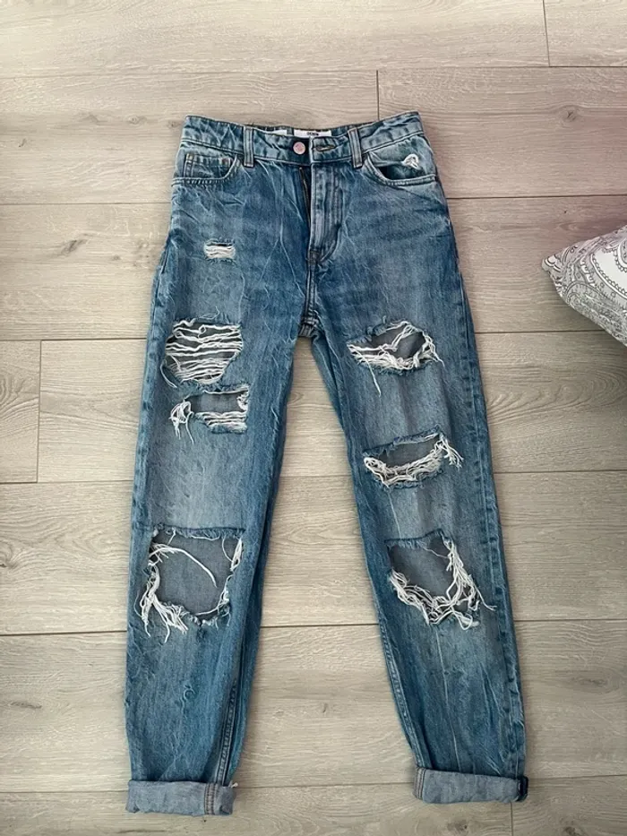 Pantalon mom à trou