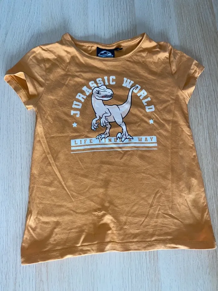 T-shirt dinosaure Jurassic park world dinosaure 6 7 8 ans moutarde