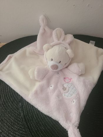 Doudou plat ours AUCHAN déguisé en lapin rose beige