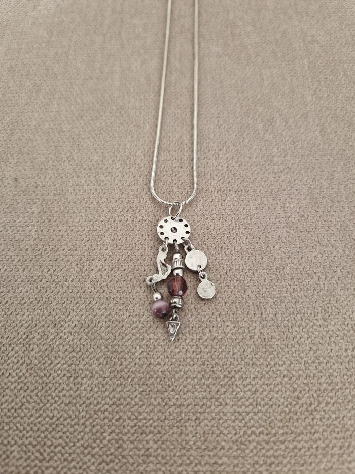 Collier argenté avec décorations et perles rosées - photo numéro 7