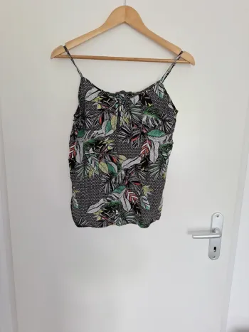 Top noir fleuri