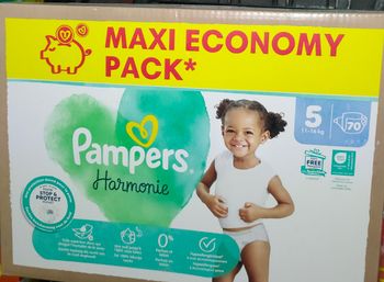 Lot de deux cartons de couches Pampers harmoni taille 5 