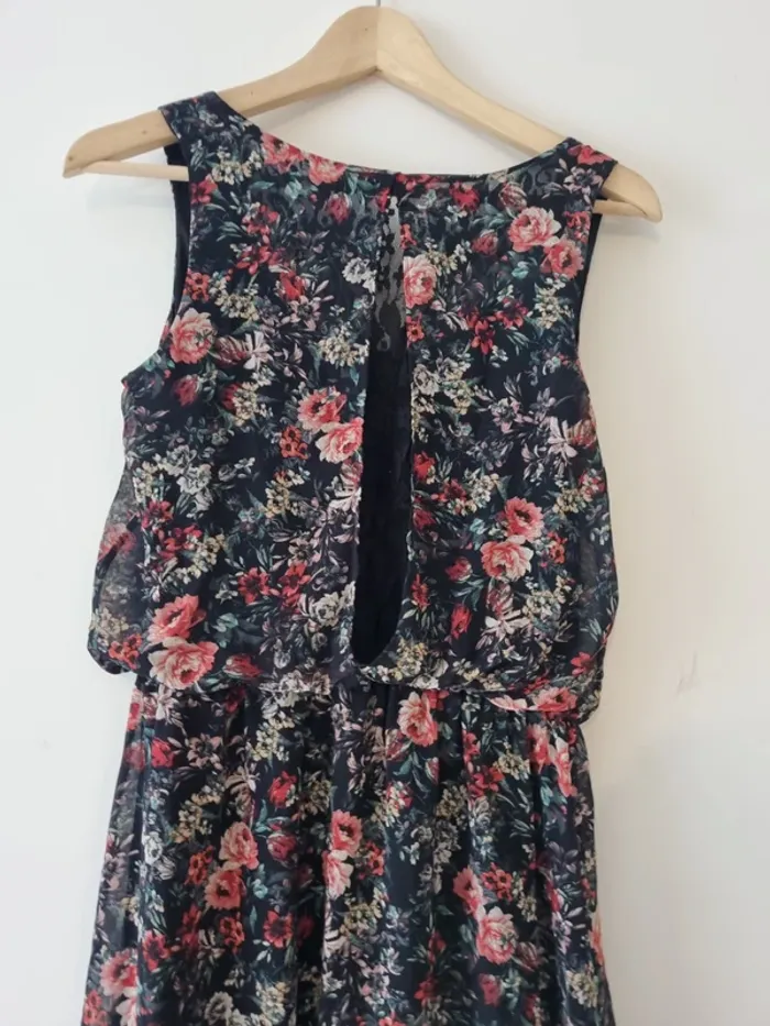 Robe d'été fleurs et dentelle neuve - photo numéro 8